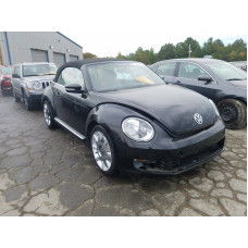2013 Volkswagen Beetle 2.5L vin: 3VW5X7ATXDM******