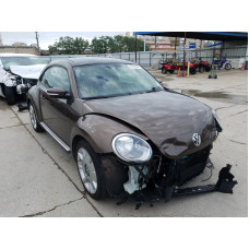 2013 Volkswagen Beetle 2.5L vin: 3VWJX7AT2DM******