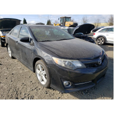 2013 Toyota Camry L 2.5L vin: 4T1BF1FK3DU******