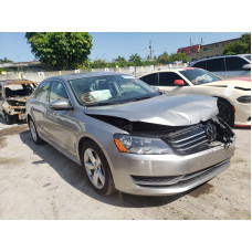 2012 Volkswagen Passat Se 2.5L vin: 1VWBP7A38CC******