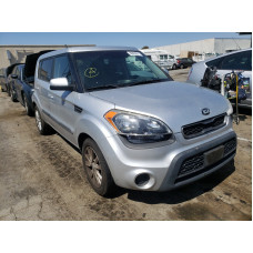 2013 Kia Soul + 2.0L vin: KNDJT2A62D7******